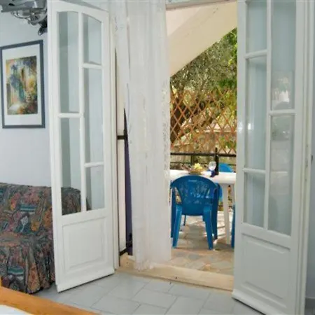 Lygies 2* Trapezaki (Kefalonia)